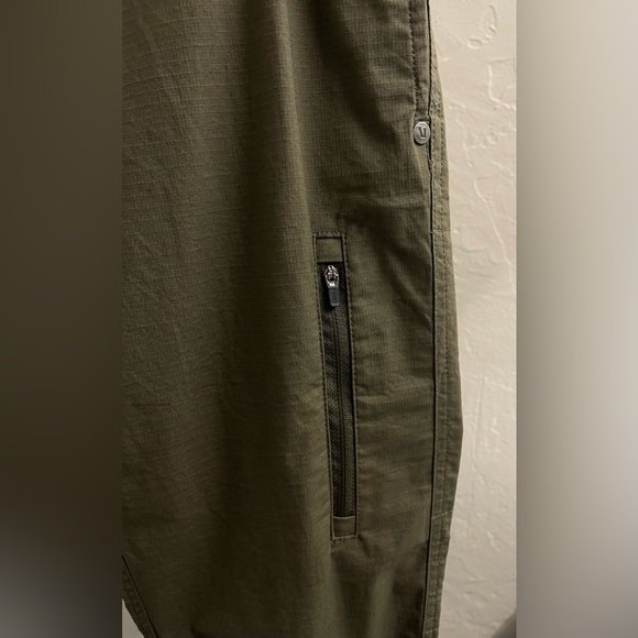 New Vuori Men’s Pants Ripstop Climber In Army Size S - Picture 14 of 17